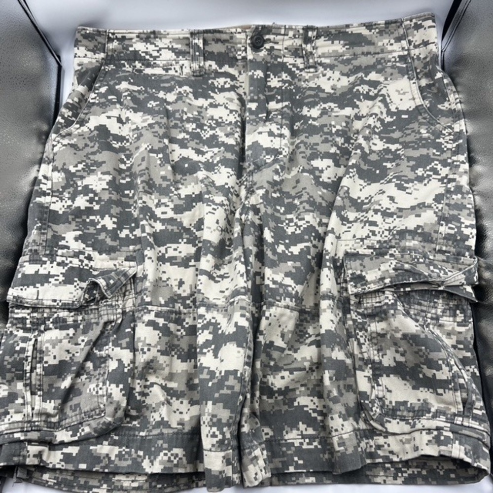 Rothco Men's Large ACU Digital Camo Infantry Utility Cargo Shorts Regular Cotton